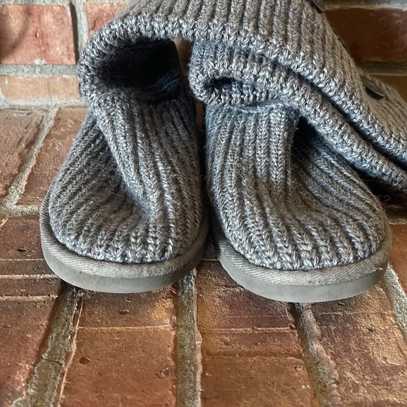UGG Classic Cardy Button Detailed Gray Knit Boots - Picture 5 of 7